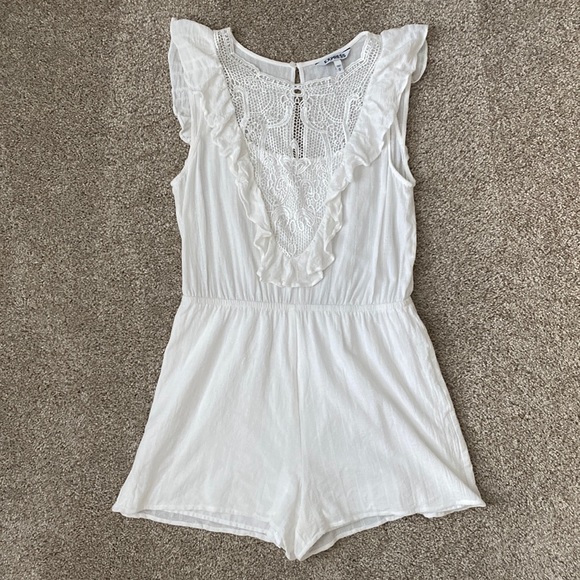 Express Ruffle Sleeve Romper - Picture 1 of 9